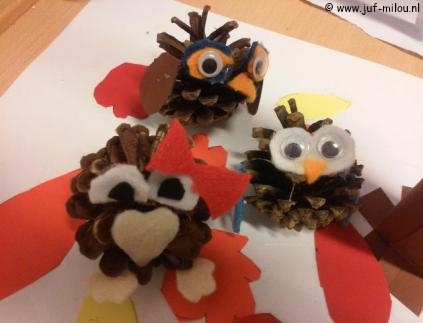 Knutselen Dennenappel uiltjes