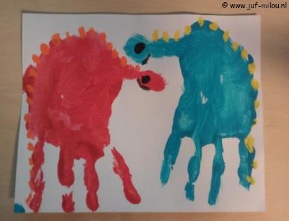 Knutselen Handjes dinosaurus