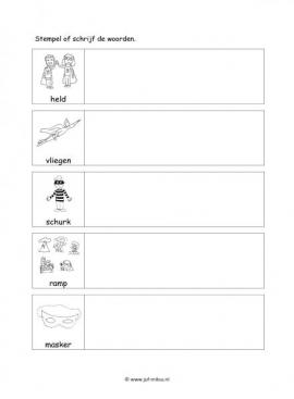 Werkblad superhelden - Woorden stempelen