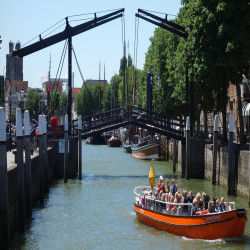 Zo leerzaam is een rondvaart door de Amsterdamse grachten